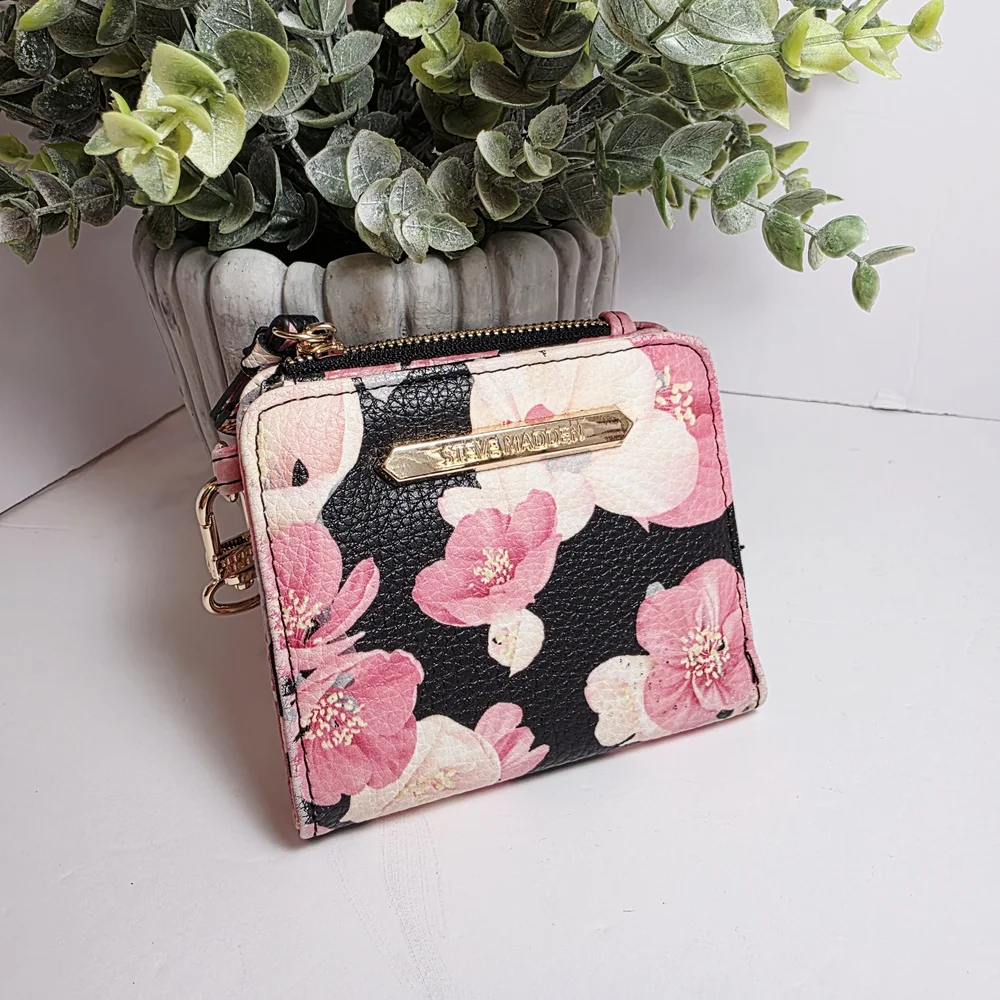 Steve Madden Pink Floral Women's Wallet - Picture 1 of 11
